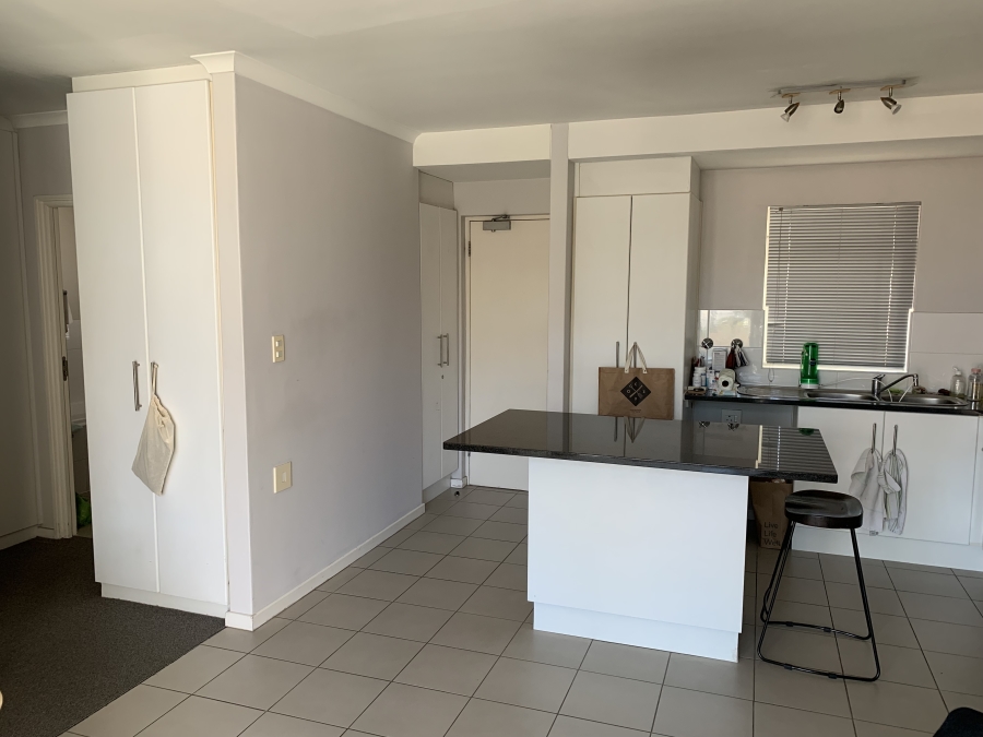 1 Bedroom Property for Sale in Vredehoek Western Cape